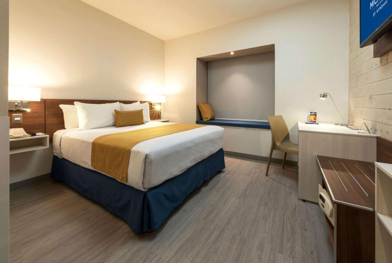 Microtel Inn & Suites By Wyndham Guadalajara Sur Zewnętrze zdjęcie