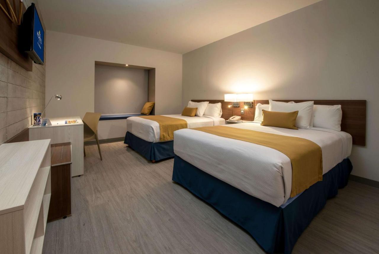 Microtel Inn & Suites By Wyndham Guadalajara Sur Zewnętrze zdjęcie