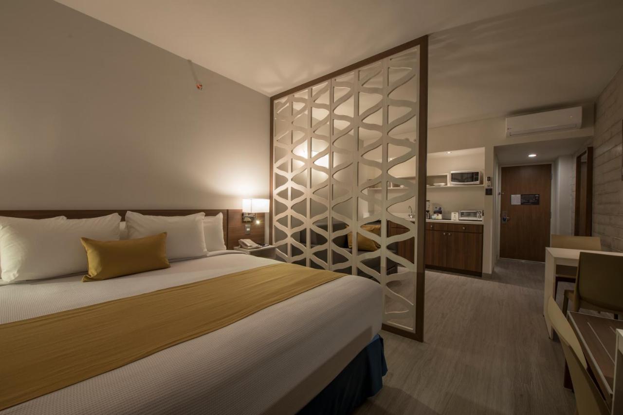 Microtel Inn & Suites By Wyndham Guadalajara Sur Zewnętrze zdjęcie